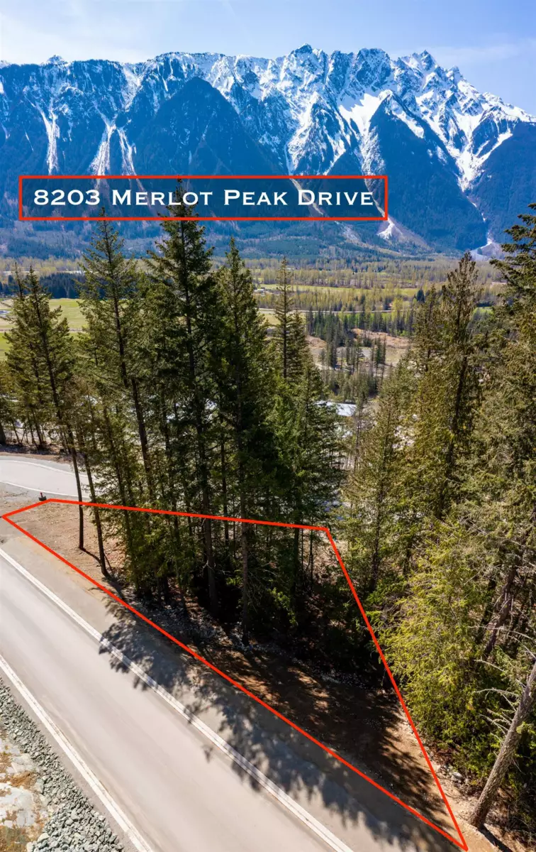 Hallway Photo of 8203 Merlot Peak Drive, Pemberton, BC