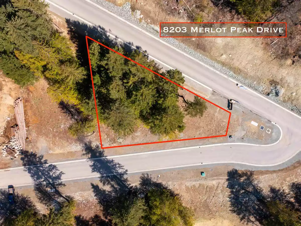 Kitchen Photo of 8203 Merlot Peak Drive, Pemberton, BC