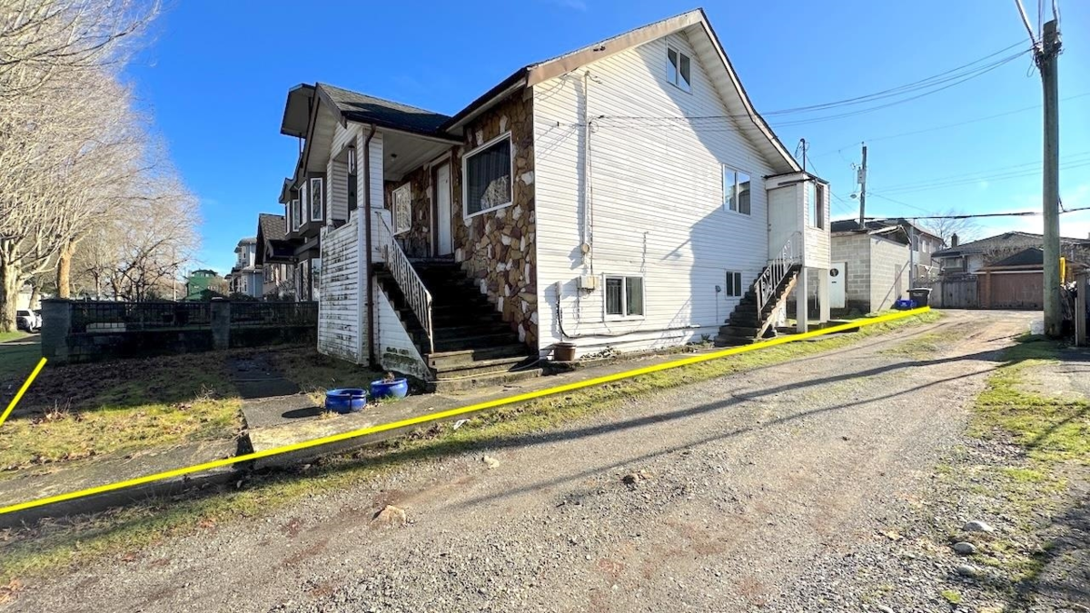 Kitchen Island Photo of 3006 E 25th Avenue, Vancouver, BC