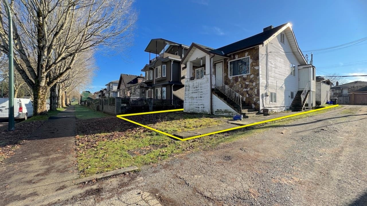 Kitchen Photo of 3006 E 25th Avenue, Vancouver, BC
