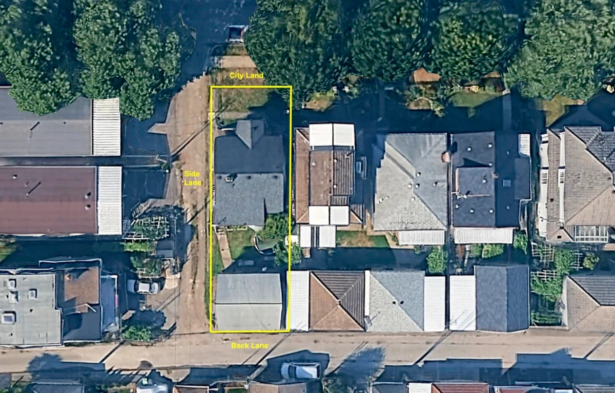 Living Room Photo of 3006 E 25th Avenue, Vancouver, BC