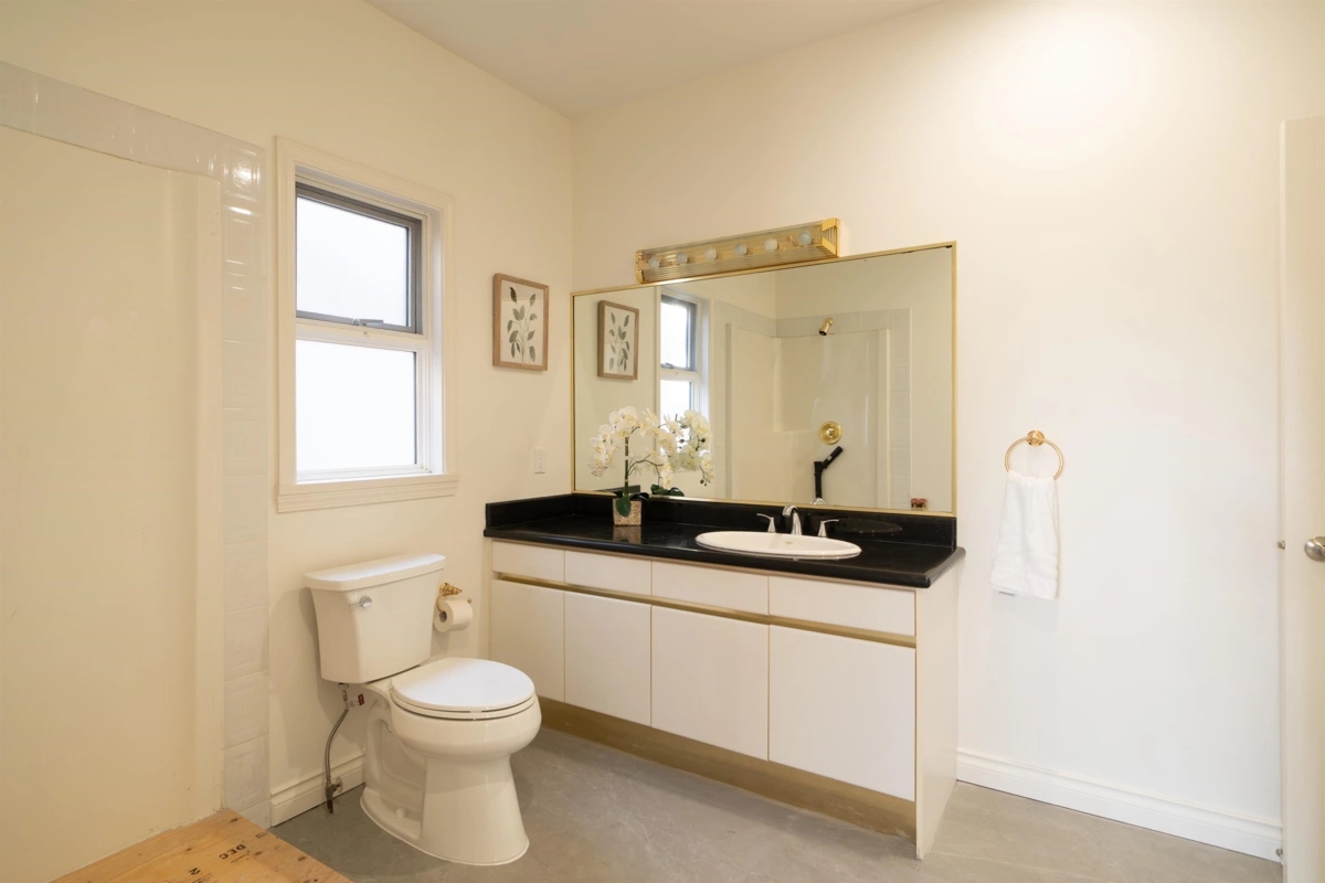 Primary Bathroom Photo of 3565 W 29th Avenue, Vancouver, BC