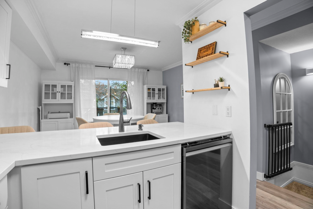 Breakfast Nook Photo of 24 19141 124 Avenue, Pitt Meadows, BC