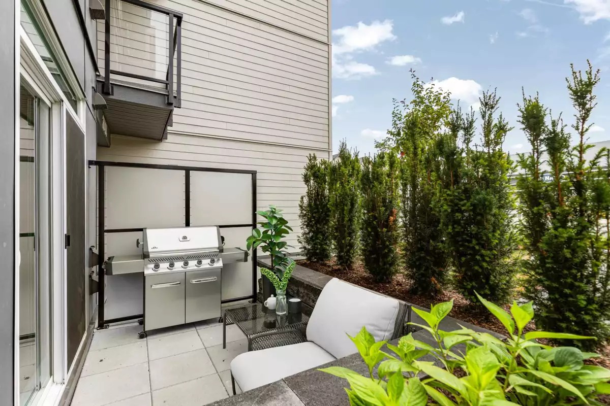 Living Room Photo of 106 30494 Cardinal Avenue, Abbotsford, BC