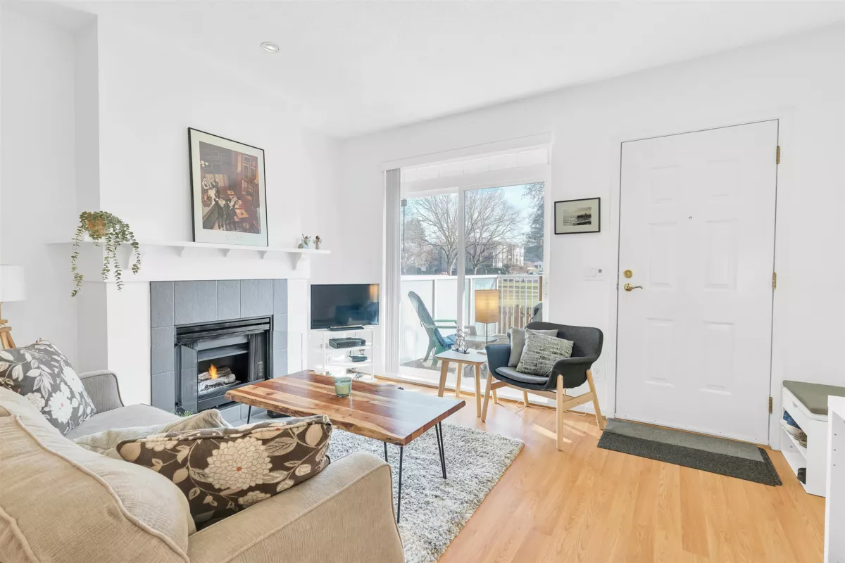 Family Room Photo of 56 2422 Hawthorne Avenue, Port Coquitlam, BC