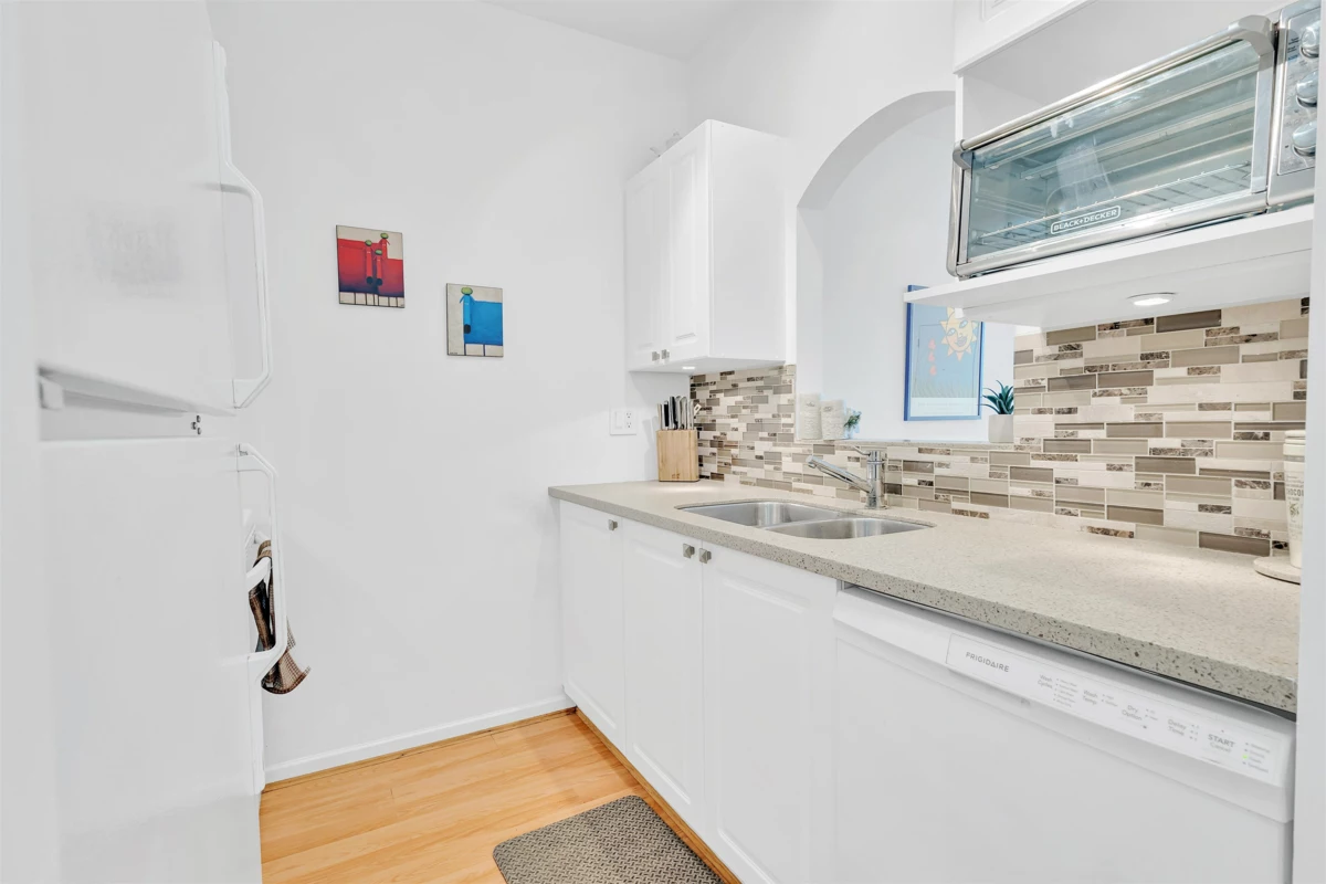 Kitchen Island Photo of 56 2422 Hawthorne Avenue, Port Coquitlam, BC