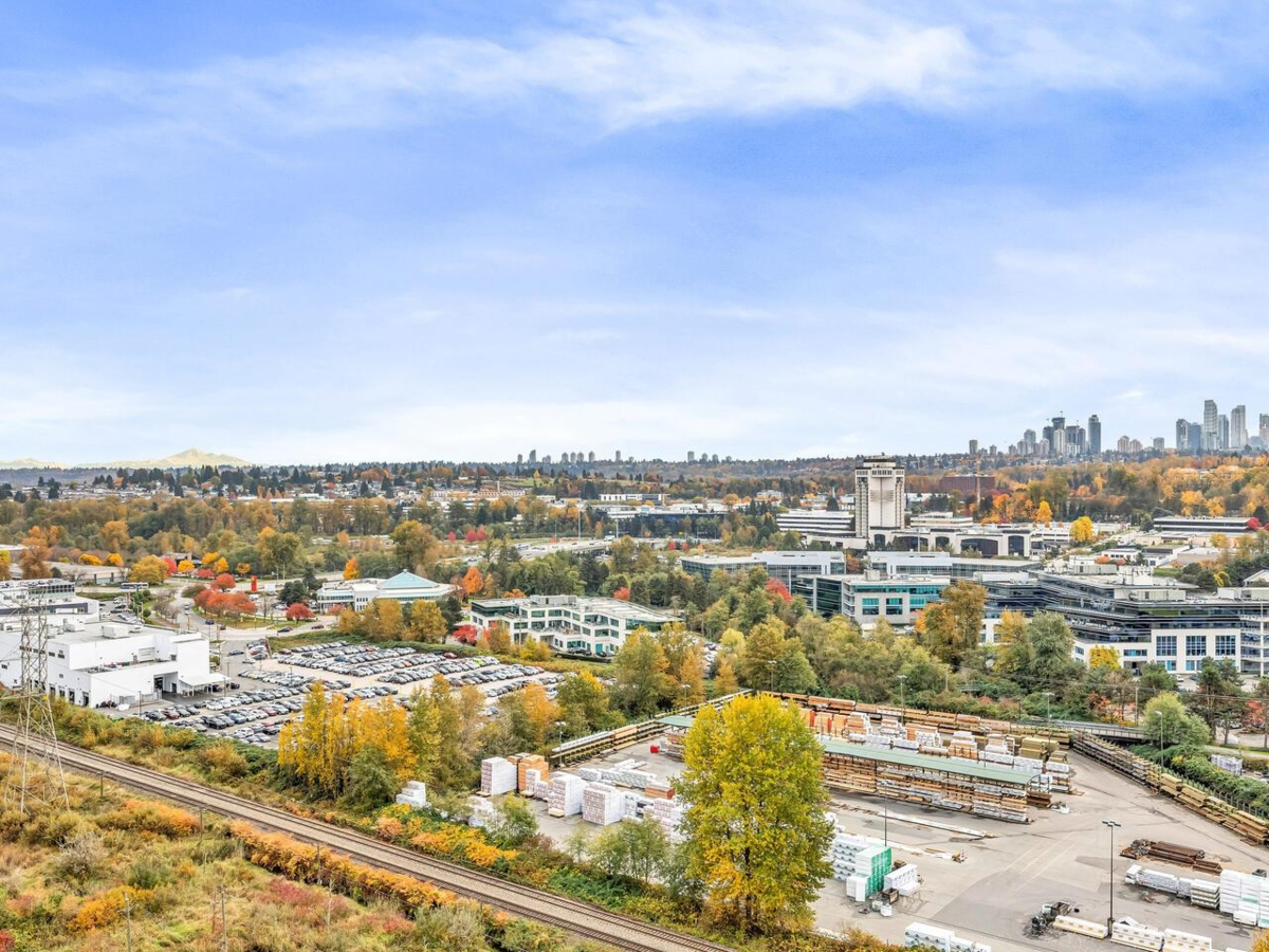 Backyard Photo of 2006 2345 Madison Avenue, Burnaby, BC