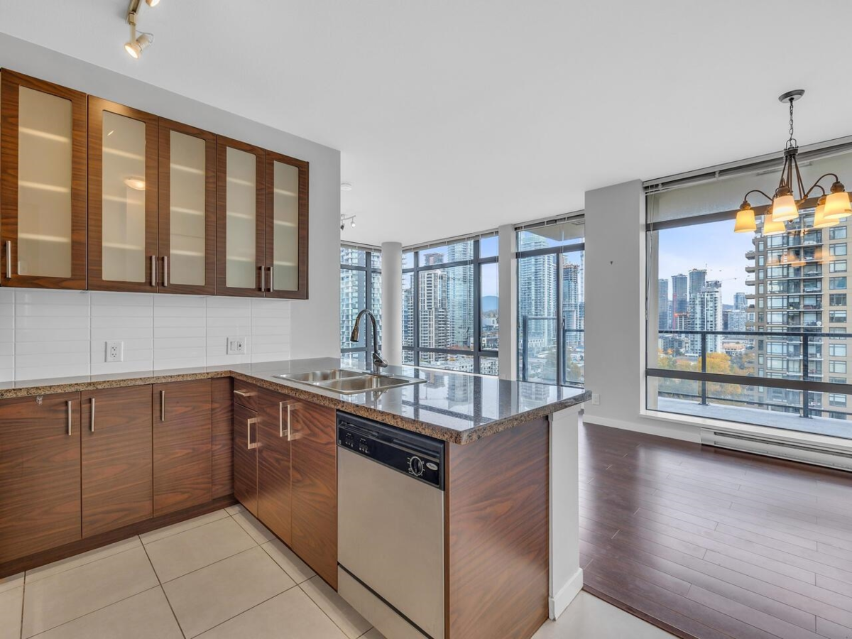 Dining Area Photo of 2006 2345 Madison Avenue, Burnaby, BC