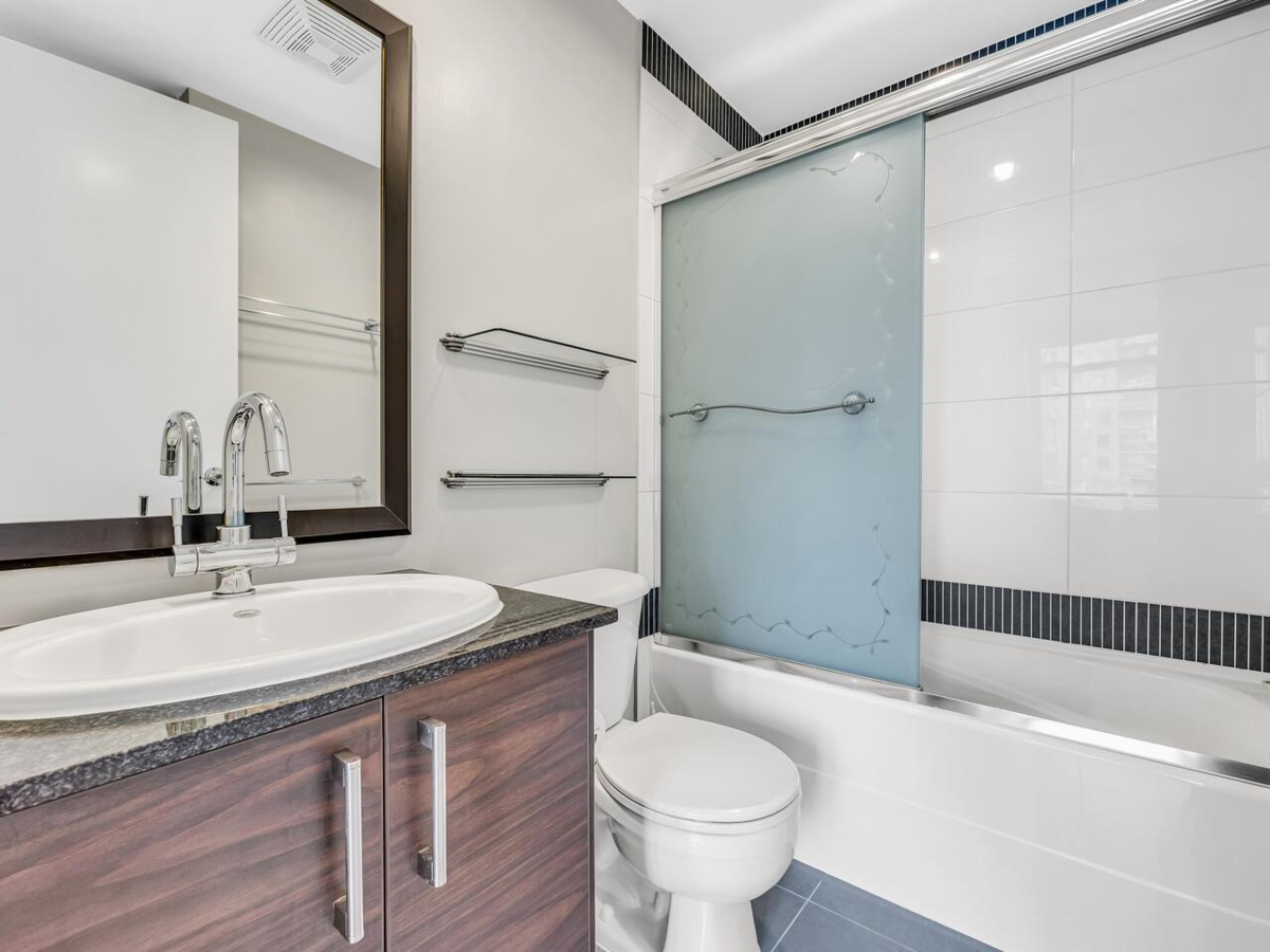 Entry Foyer Photo of 2006 2345 Madison Avenue, Burnaby, BC