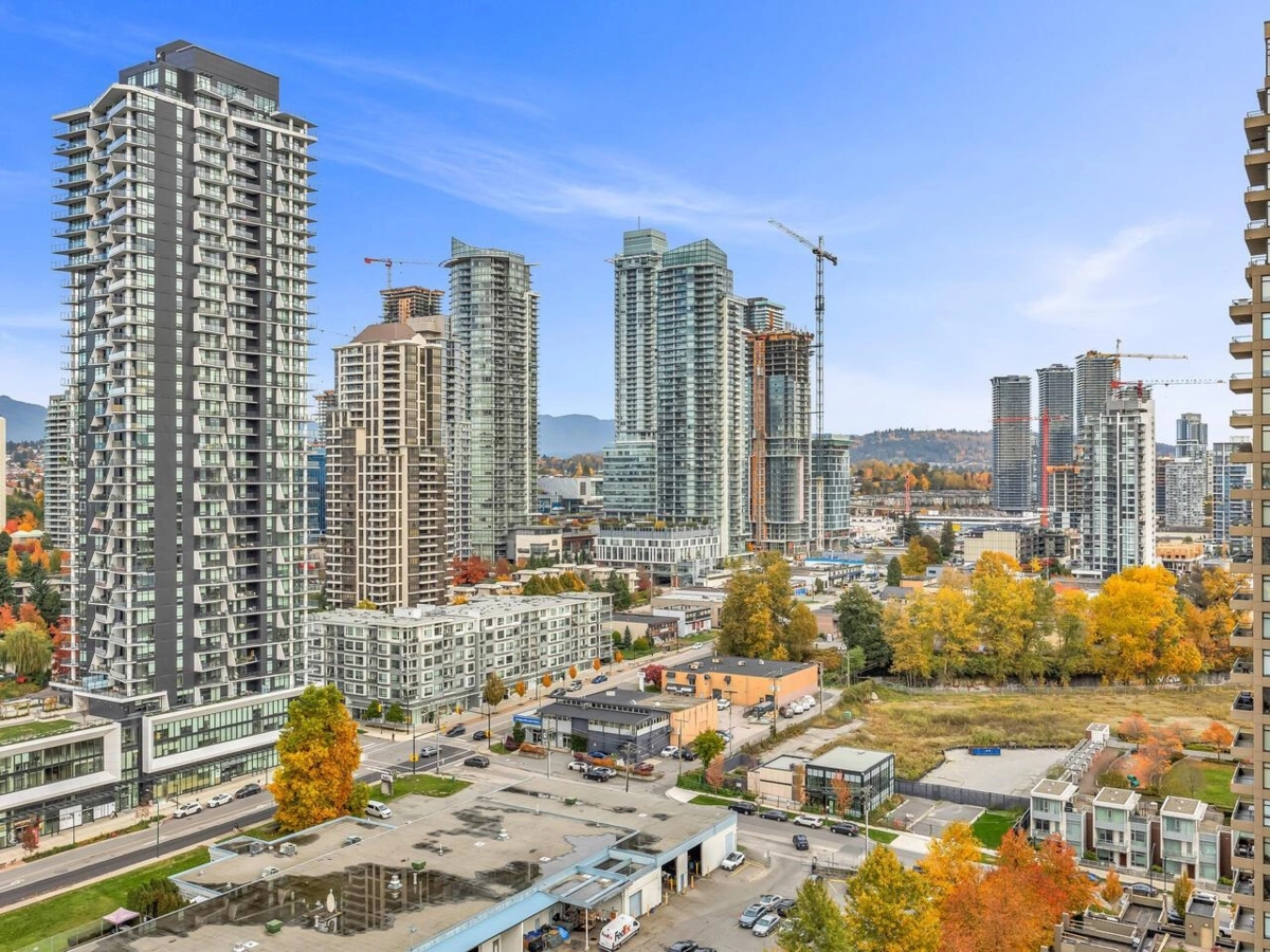 Front Yard Photo of 2006 2345 Madison Avenue, Burnaby, BC