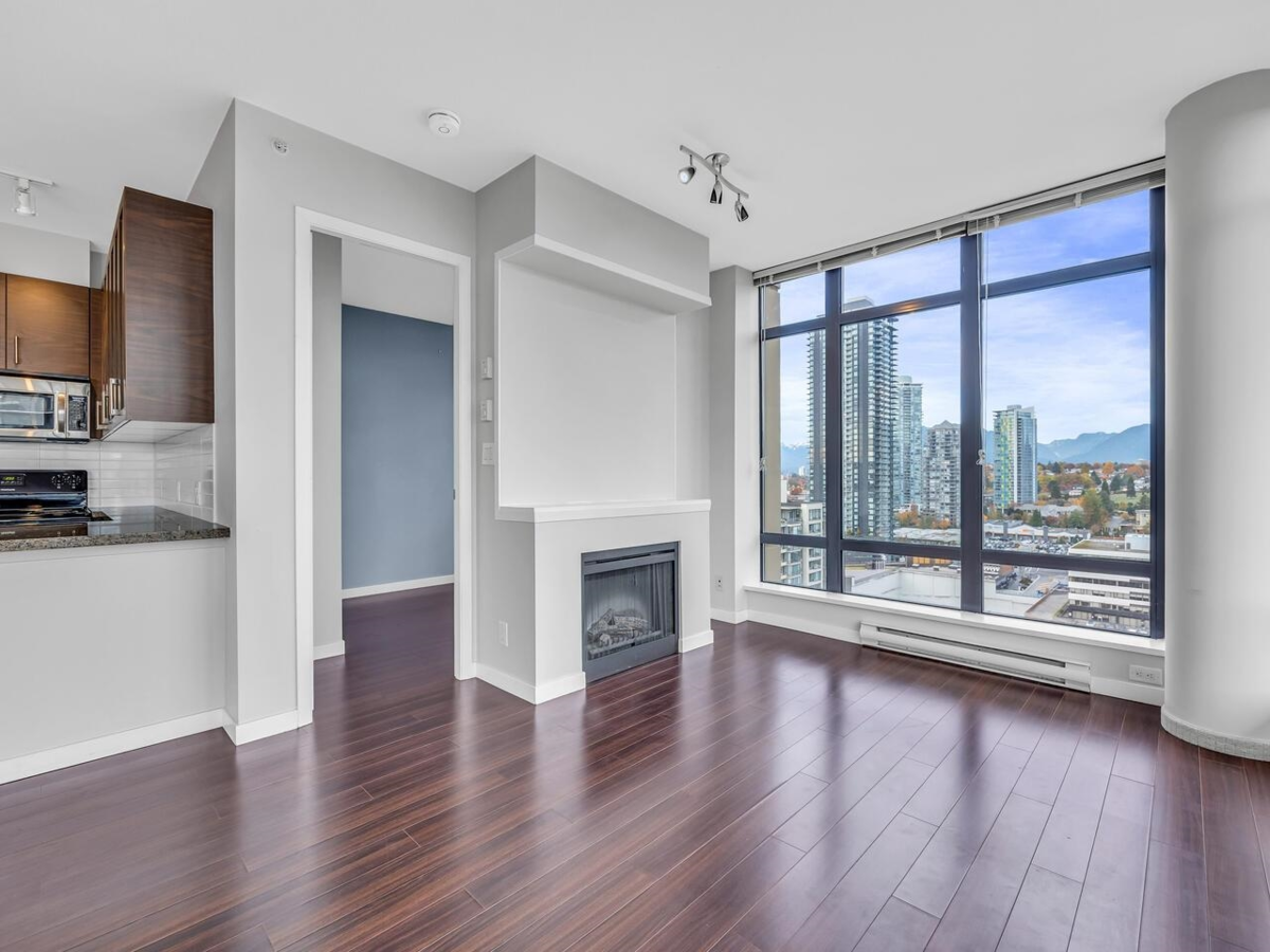 Guest Bathroom Photo of 2006 2345 Madison Avenue, Burnaby, BC