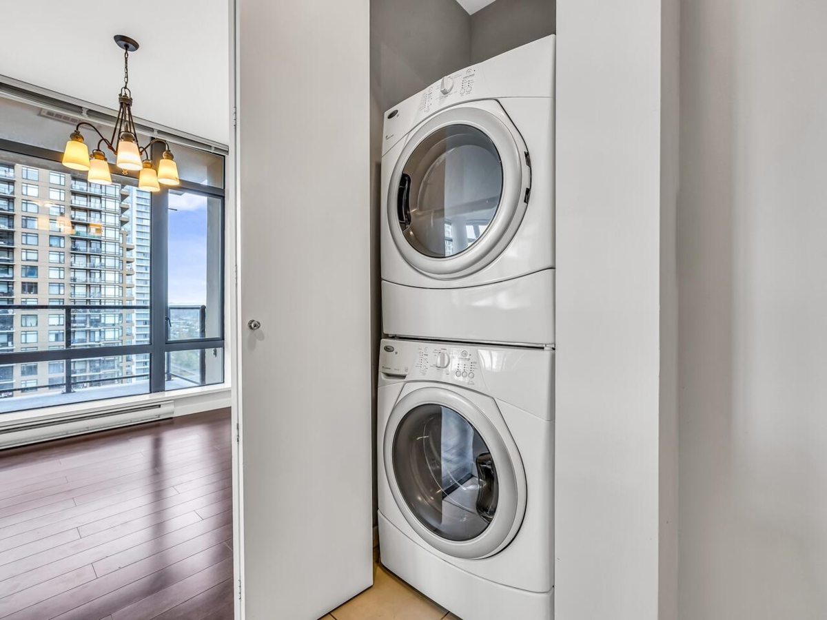 Hallway Photo of 2006 2345 Madison Avenue, Burnaby, BC