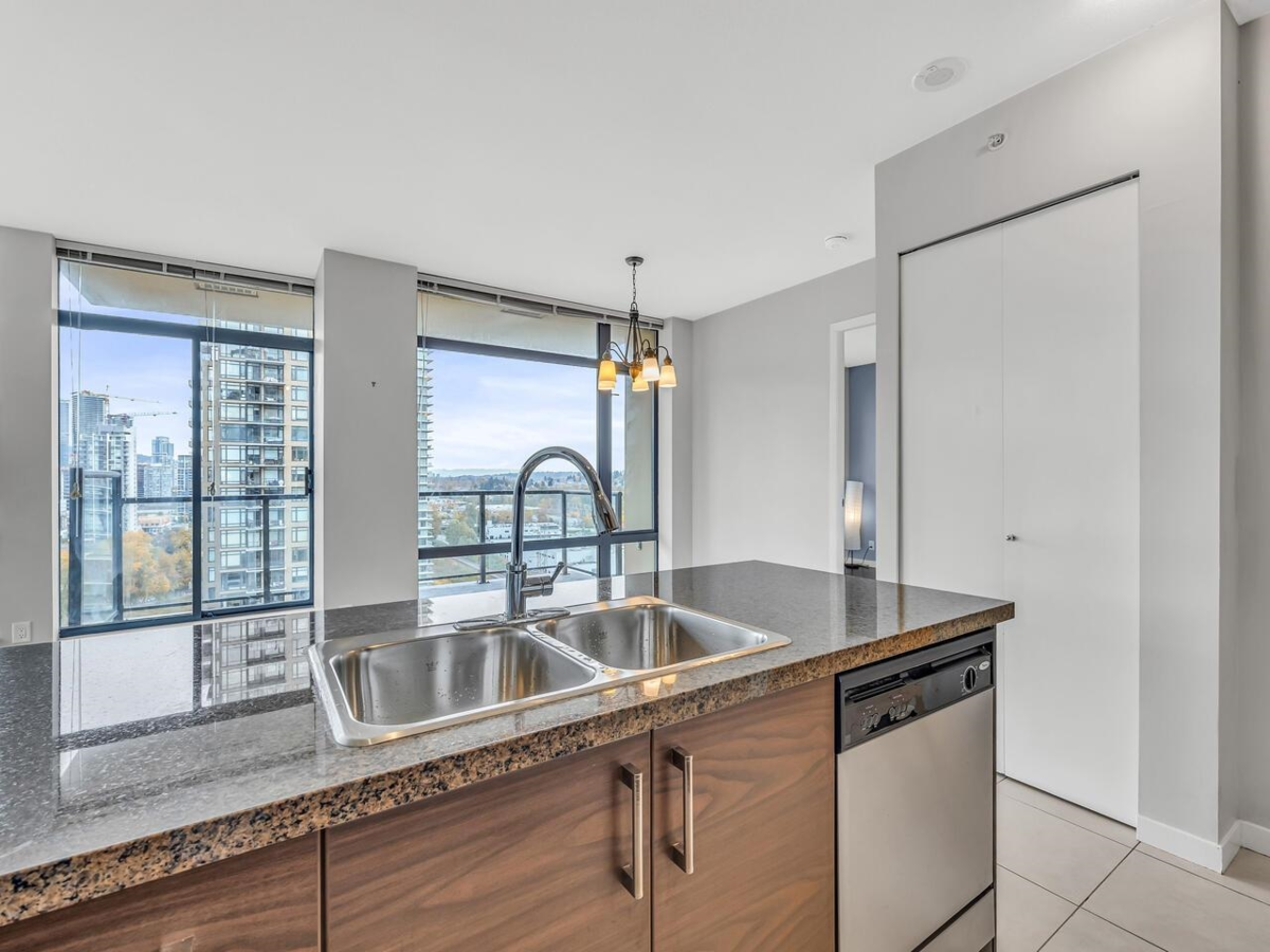Kitchen Photo of 2006 2345 Madison Avenue, Burnaby, BC