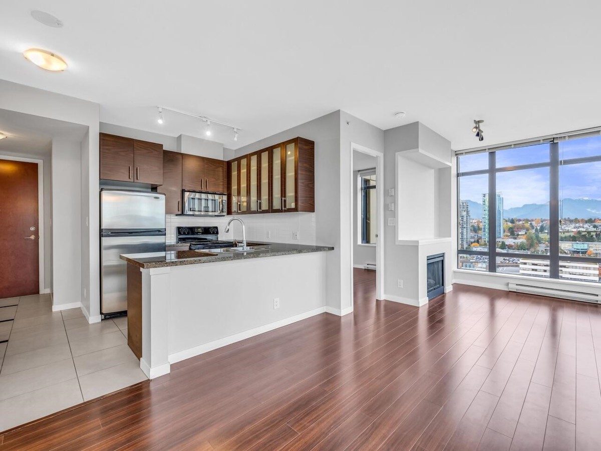 Primary Bathroom Photo of 2006 2345 Madison Avenue, Burnaby, BC