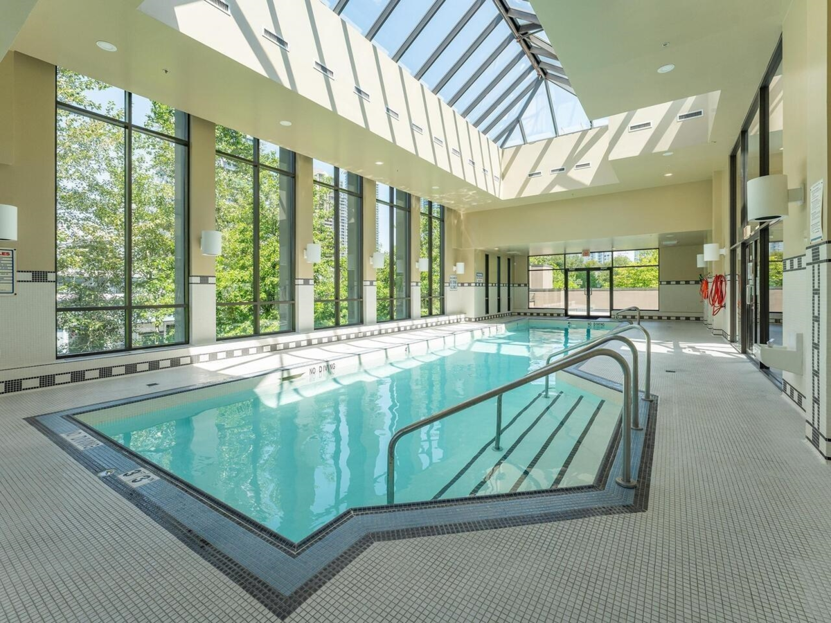Swimming Pool Photo of 2006 2345 Madison Avenue, Burnaby, BC