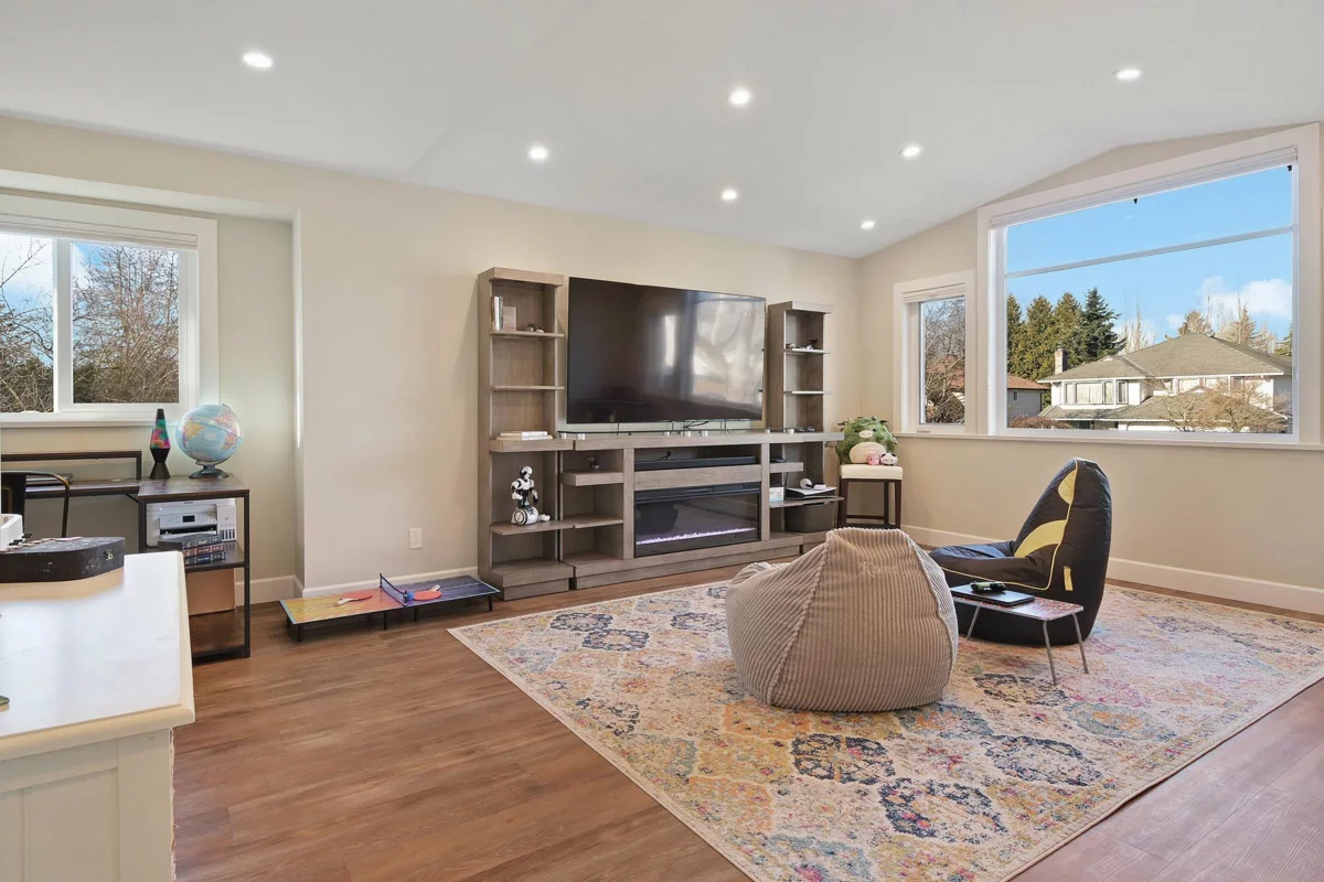 Basement Recreation Room Photo of 18274 58a Avenue, Surrey, BC