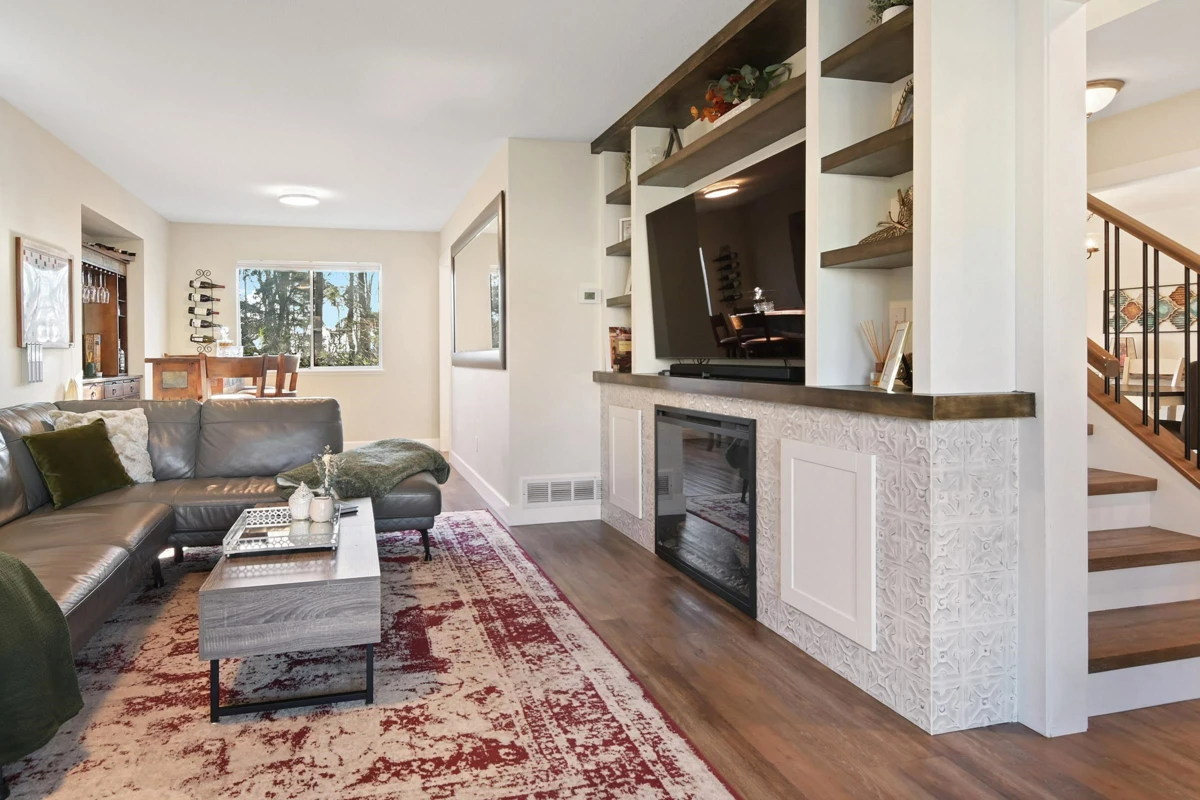 Kitchen Island Photo of 18274 58a Avenue, Surrey, BC