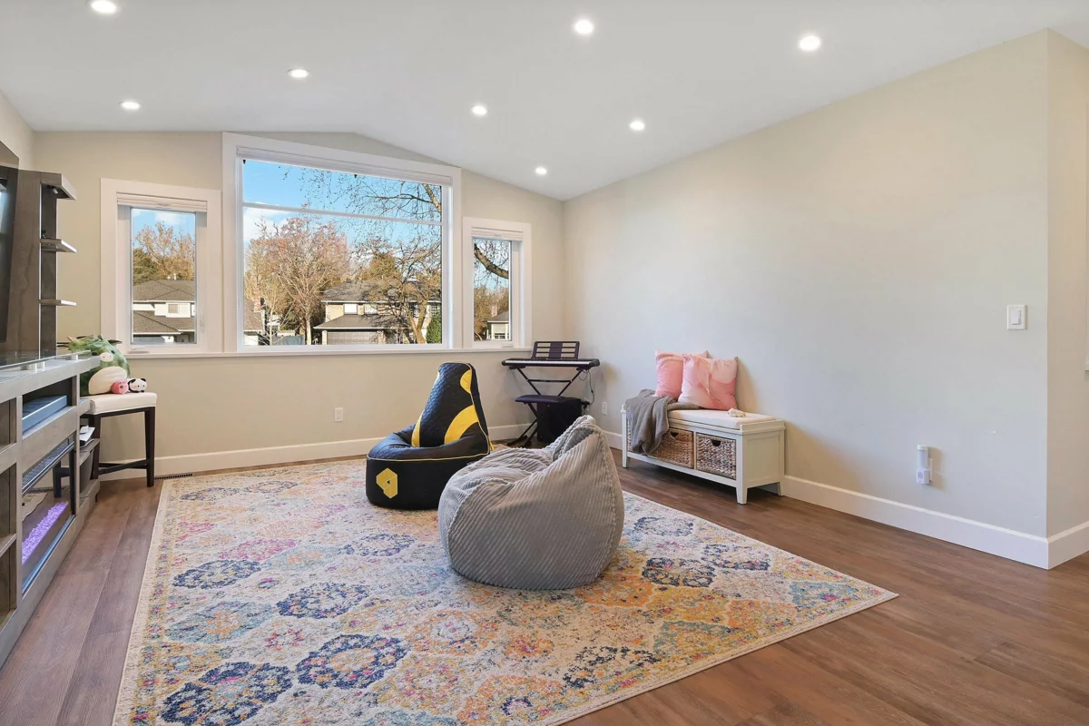Laundry Room Photo of 18274 58a Avenue, Surrey, BC