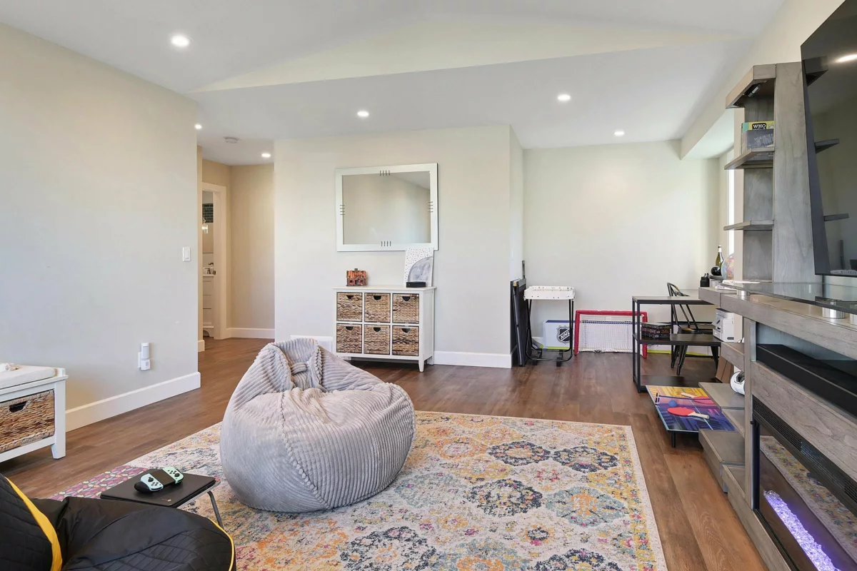 Mudroom Photo of 18274 58a Avenue, Surrey, BC