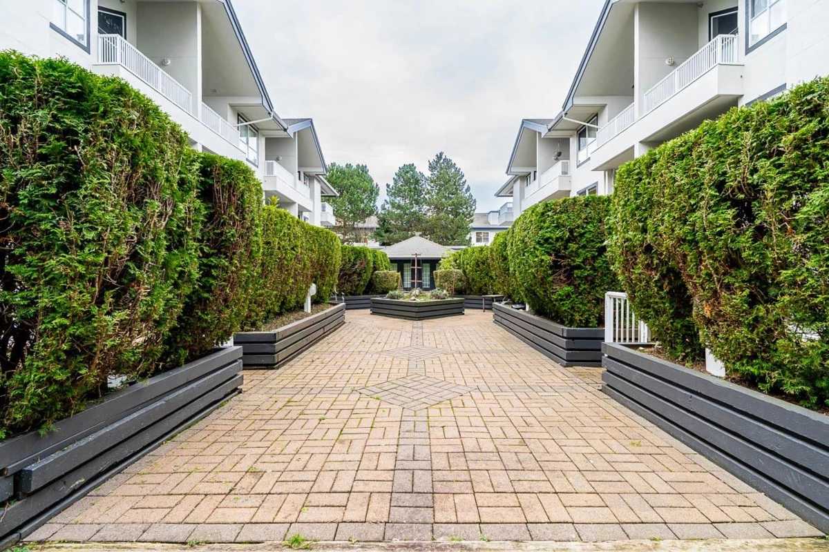 Garden / Landscaping Photo of 209 15272 20 Avenue, Surrey, BC