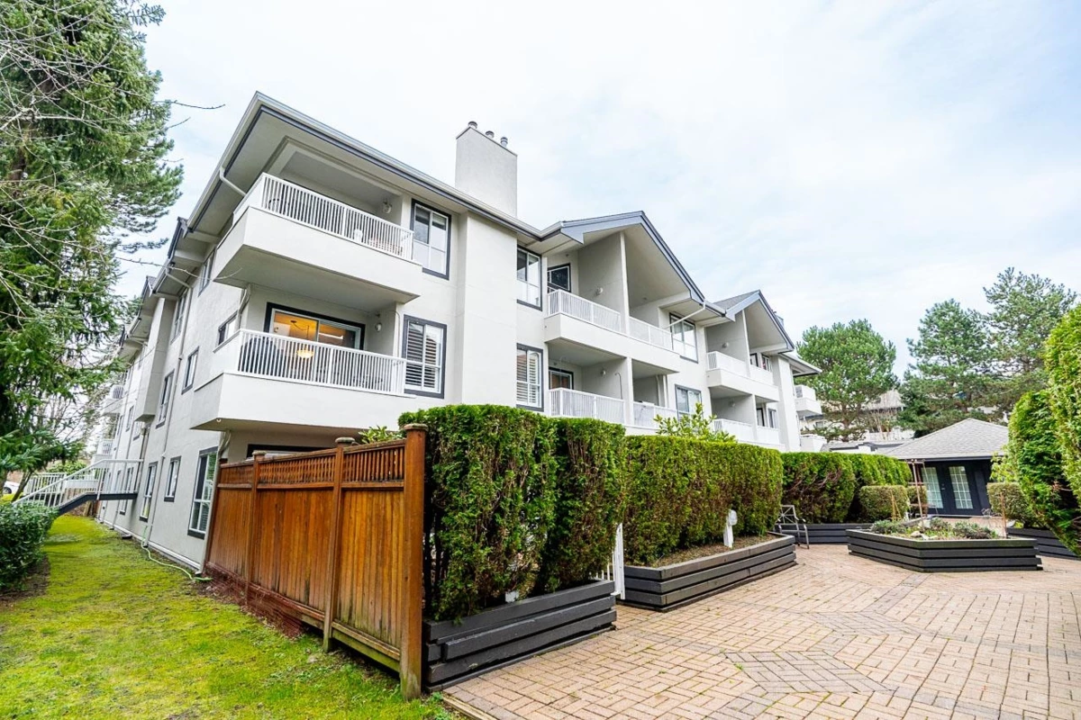 Hallway Photo of 209 15272 20 Avenue, Surrey, BC
