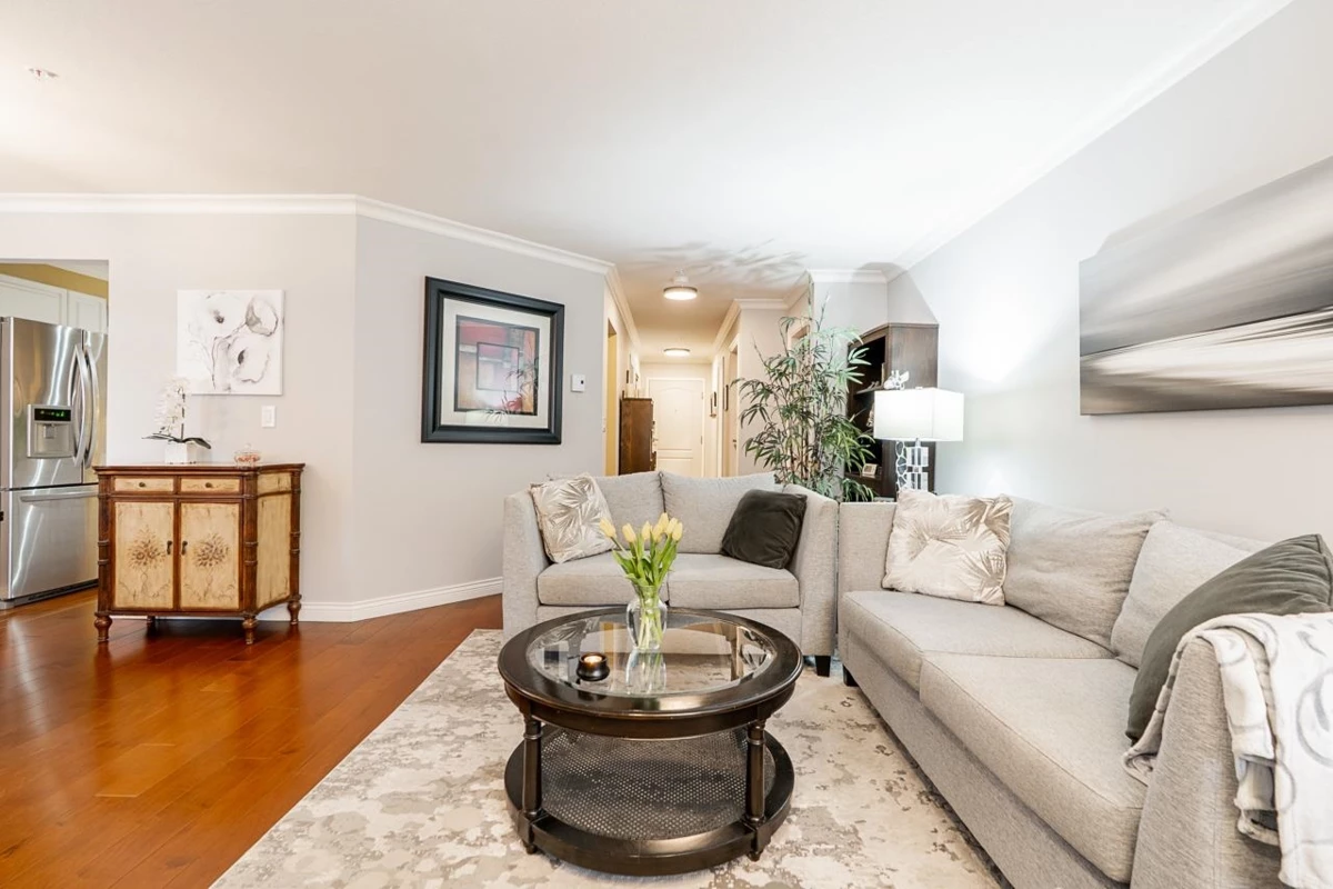 Kitchen Photo of 209 15272 20 Avenue, Surrey, BC