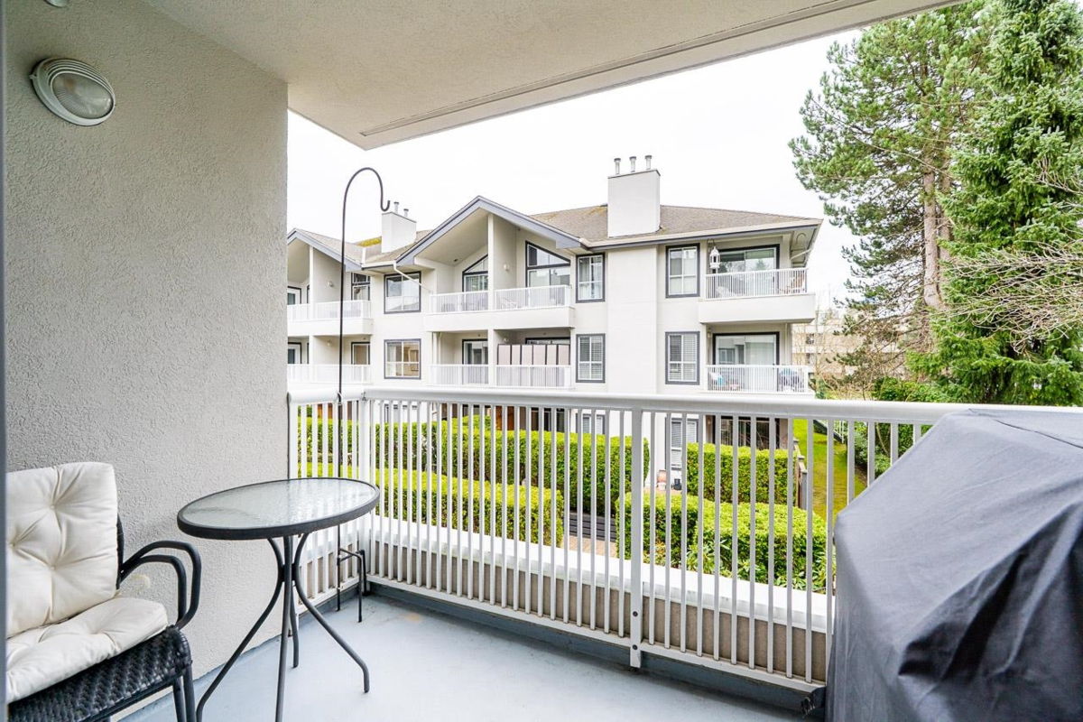 Laundry Room Photo of 209 15272 20 Avenue, Surrey, BC