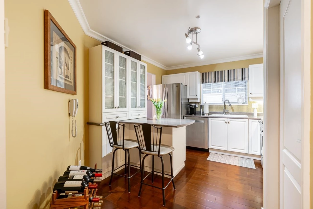 Primary Bathroom Photo of 209 15272 20 Avenue, Surrey, BC