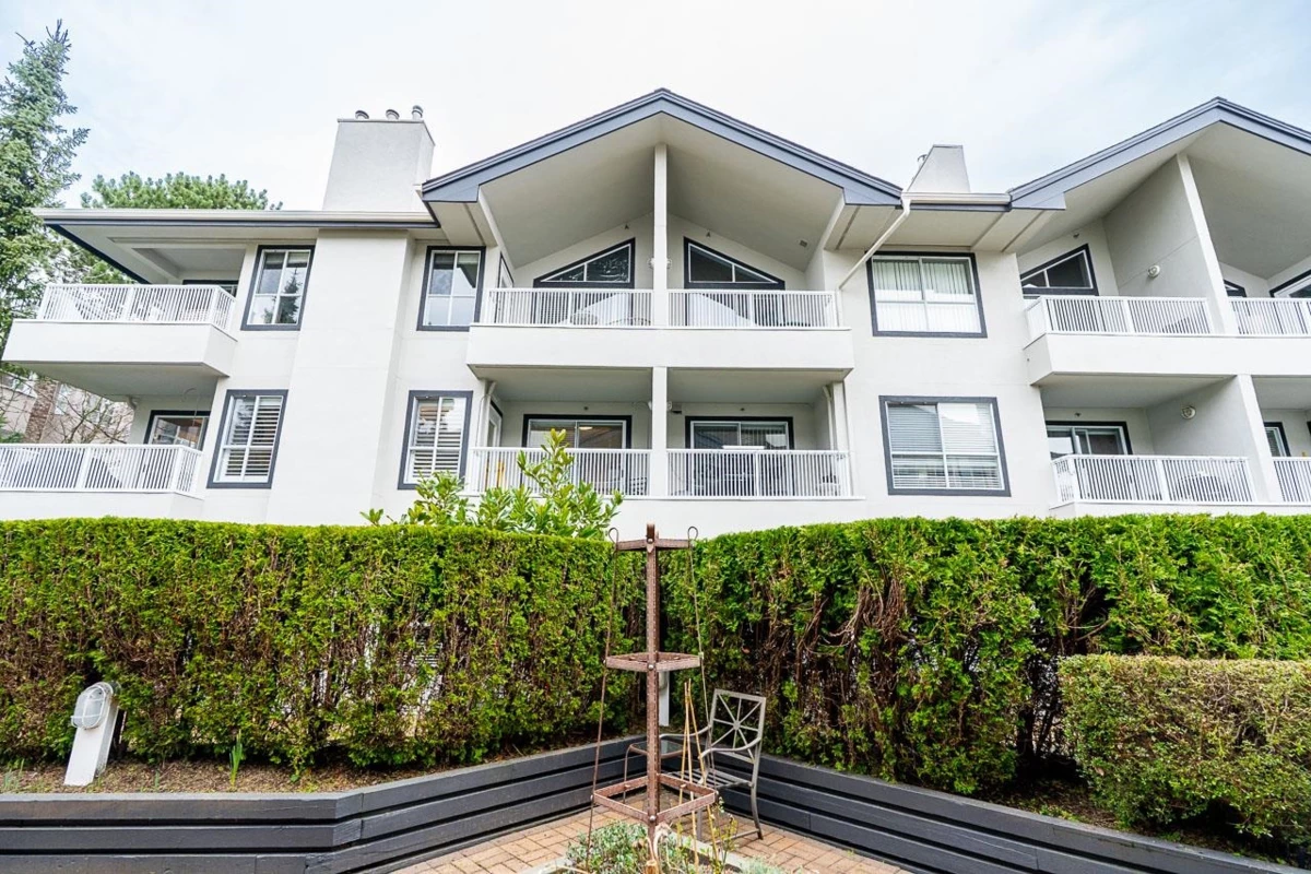 Swimming Pool Photo of 209 15272 20 Avenue, Surrey, BC