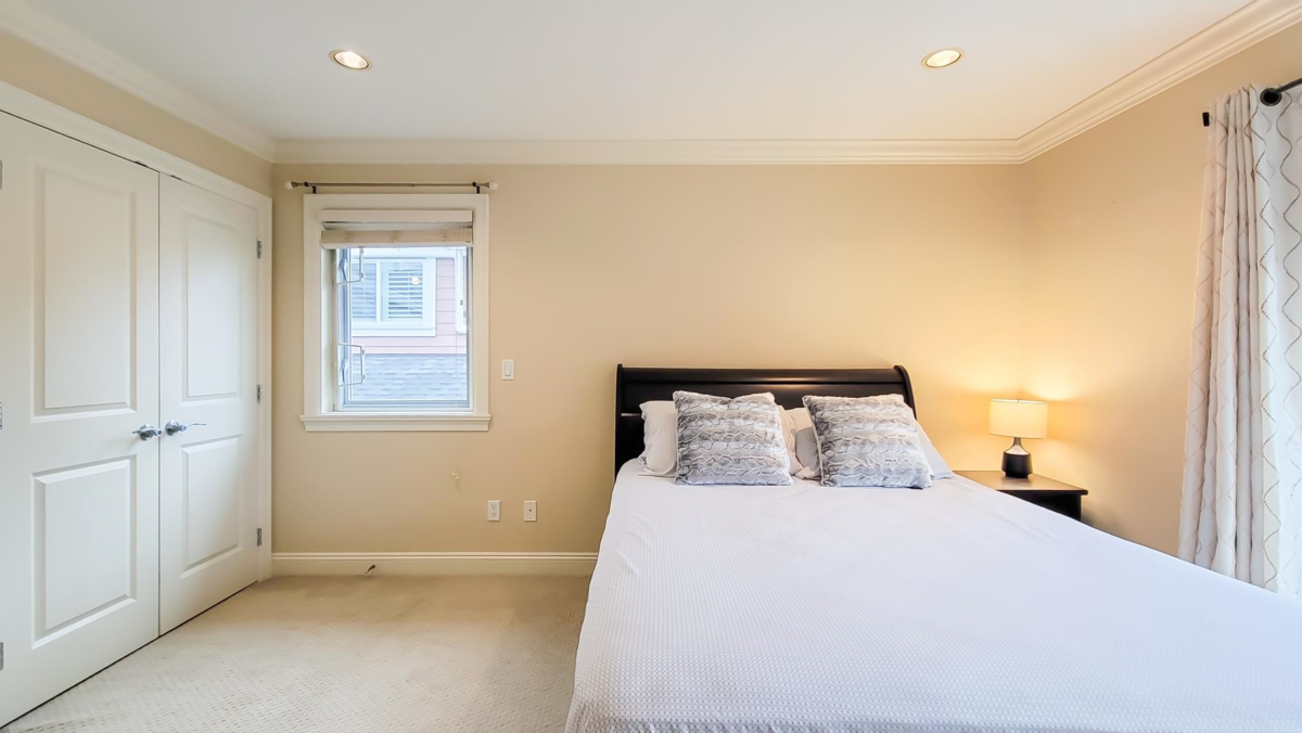 Bedroom 3 Photo of 203 E 18th Street, North Vancouver, BC