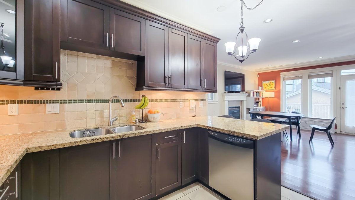 Breakfast Nook Photo of 203 E 18th Street, North Vancouver, BC