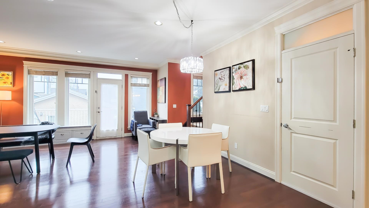 Dining Area Photo of 203 E 18th Street, North Vancouver, BC