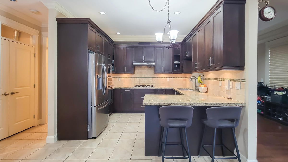 Kitchen Photo of 203 E 18th Street, North Vancouver, BC