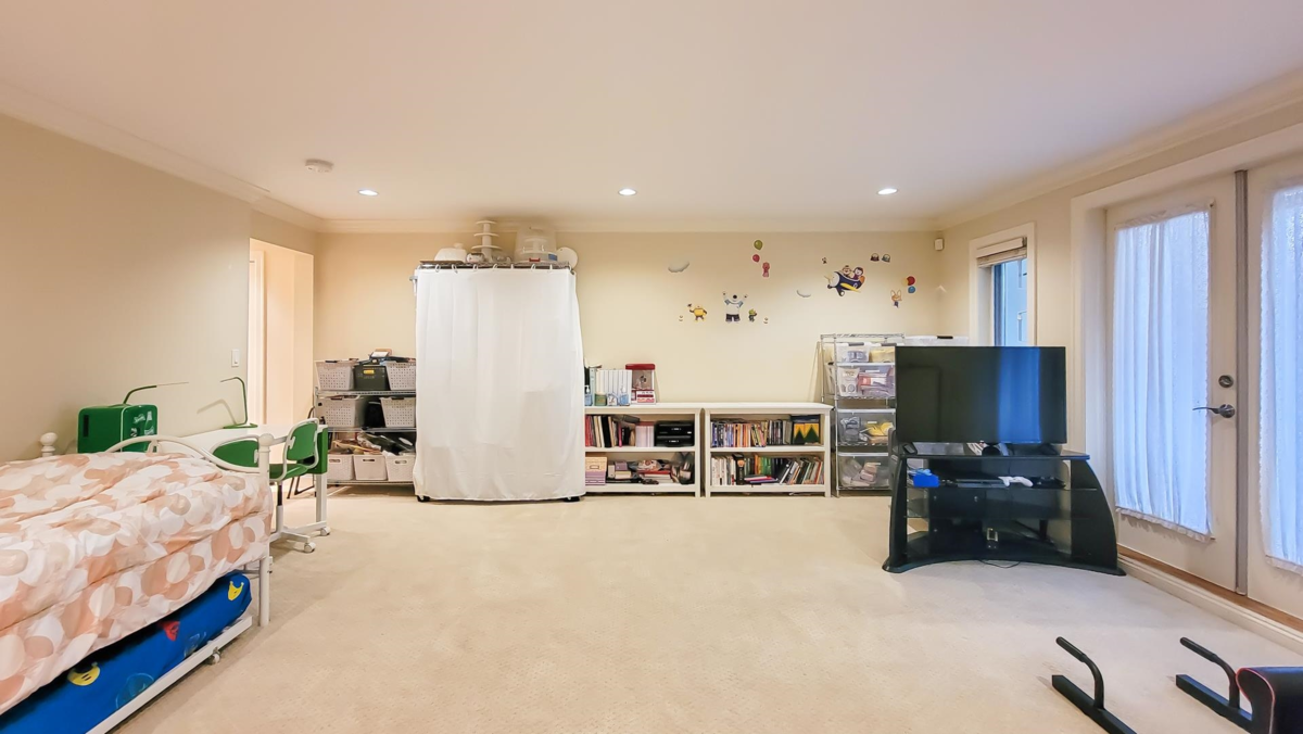 Laundry Room Photo of 203 E 18th Street, North Vancouver, BC