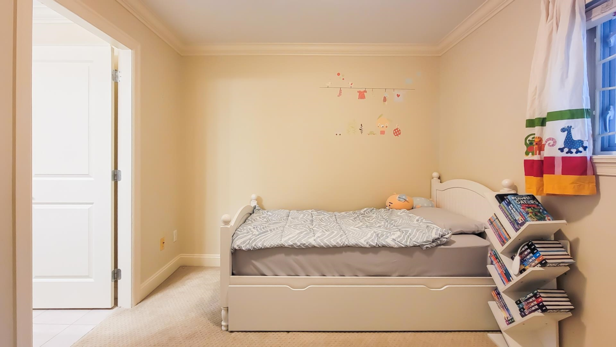 Loft / Bonus Room Photo of 203 E 18th Street, North Vancouver, BC