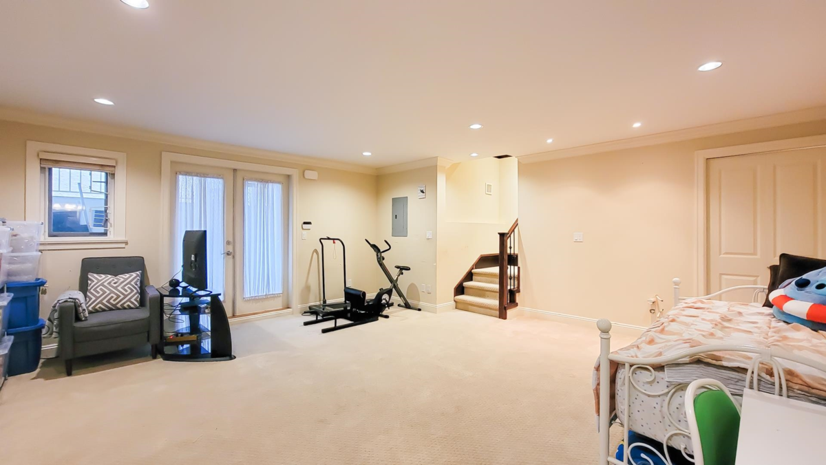 Mudroom Photo of 203 E 18th Street, North Vancouver, BC