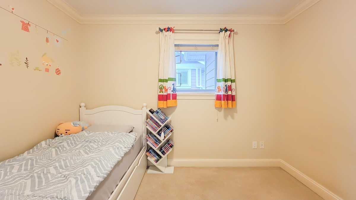 Powder Room Photo of 203 E 18th Street, North Vancouver, BC