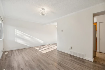121 3461 E 49th Avenue, Vancouver, BC