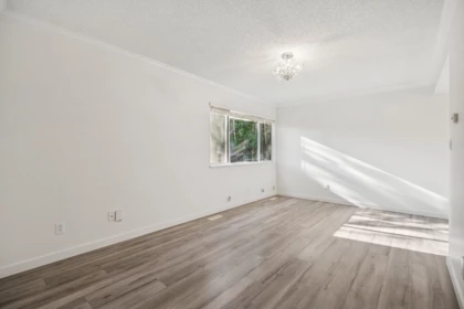 121 3461 E 49th Avenue, Vancouver, BC