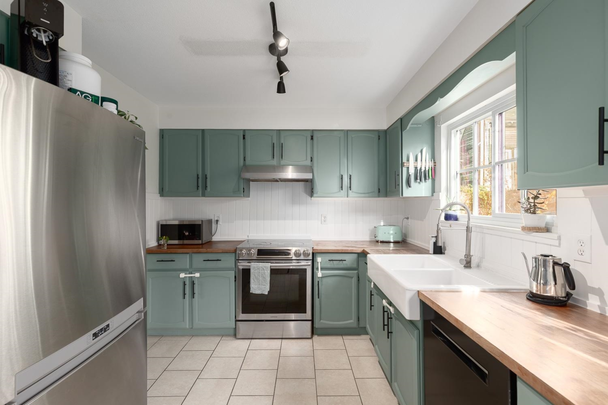 Guest Bathroom Photo of 726 Vernon Drive, Vancouver, BC