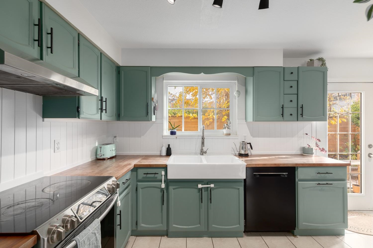 Powder Room Photo of 726 Vernon Drive, Vancouver, BC