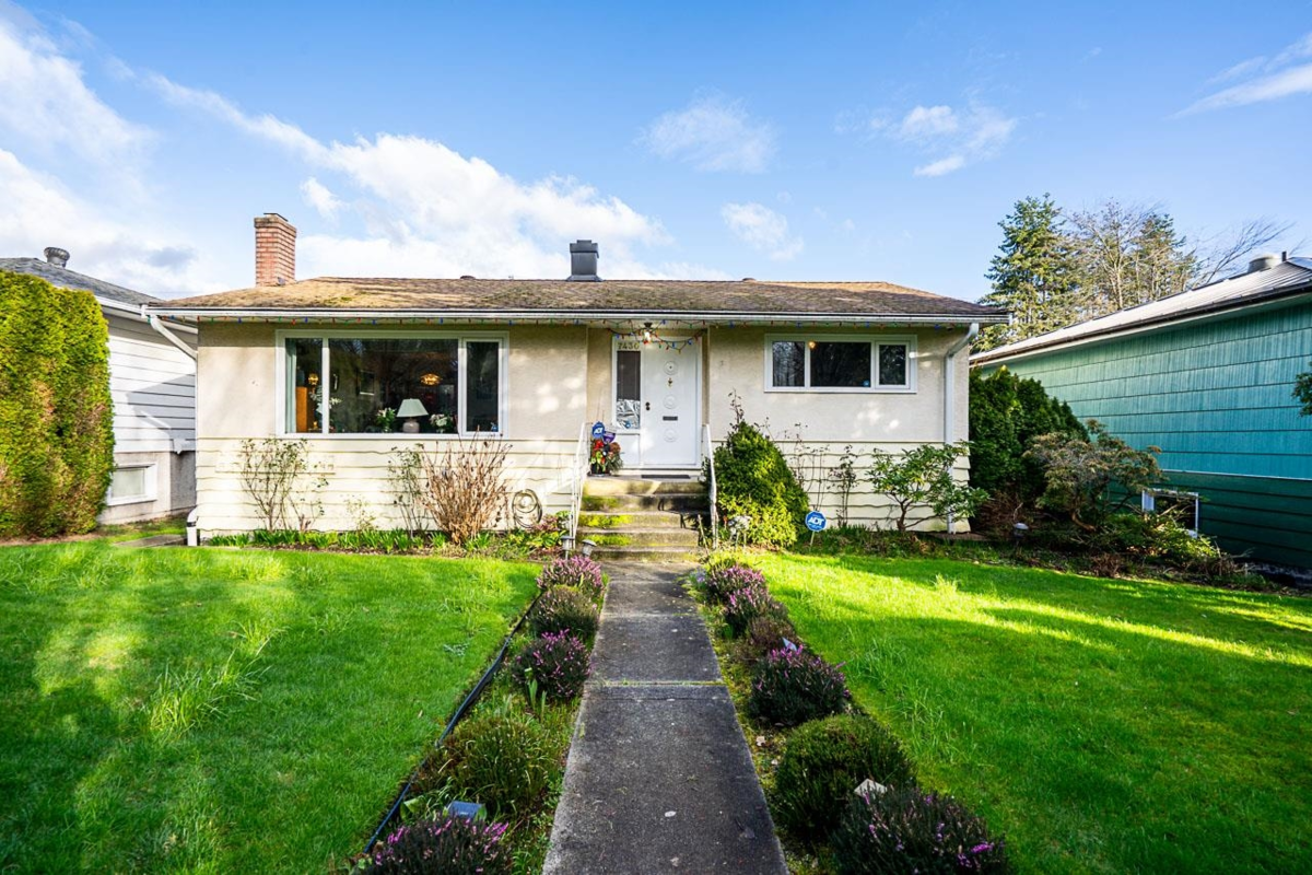 Living Room Photo of 7430 Boundary Road, Burnaby, BC
