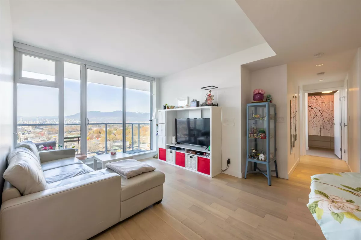 Kitchen Island Photo of 1505 4638 Gladstone Street, Vancouver, BC