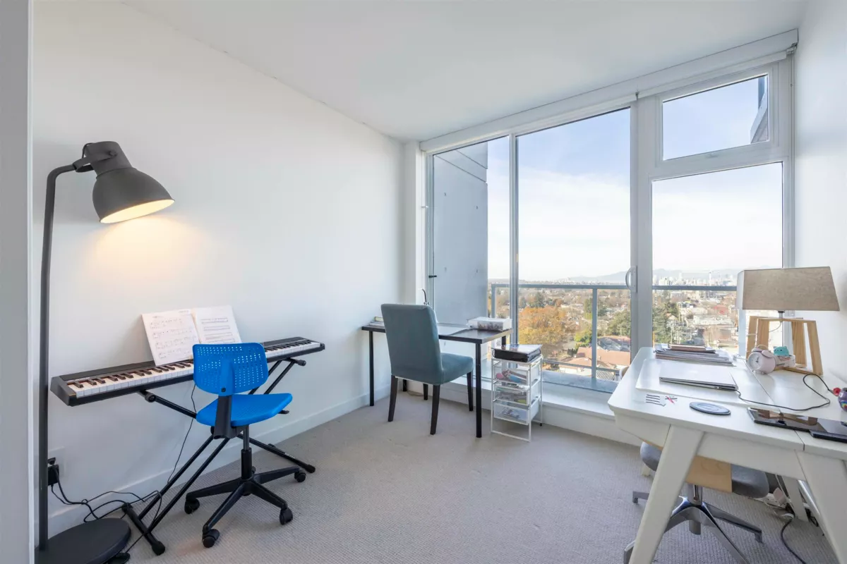 Walk-In Closet Photo of 1505 4638 Gladstone Street, Vancouver, BC