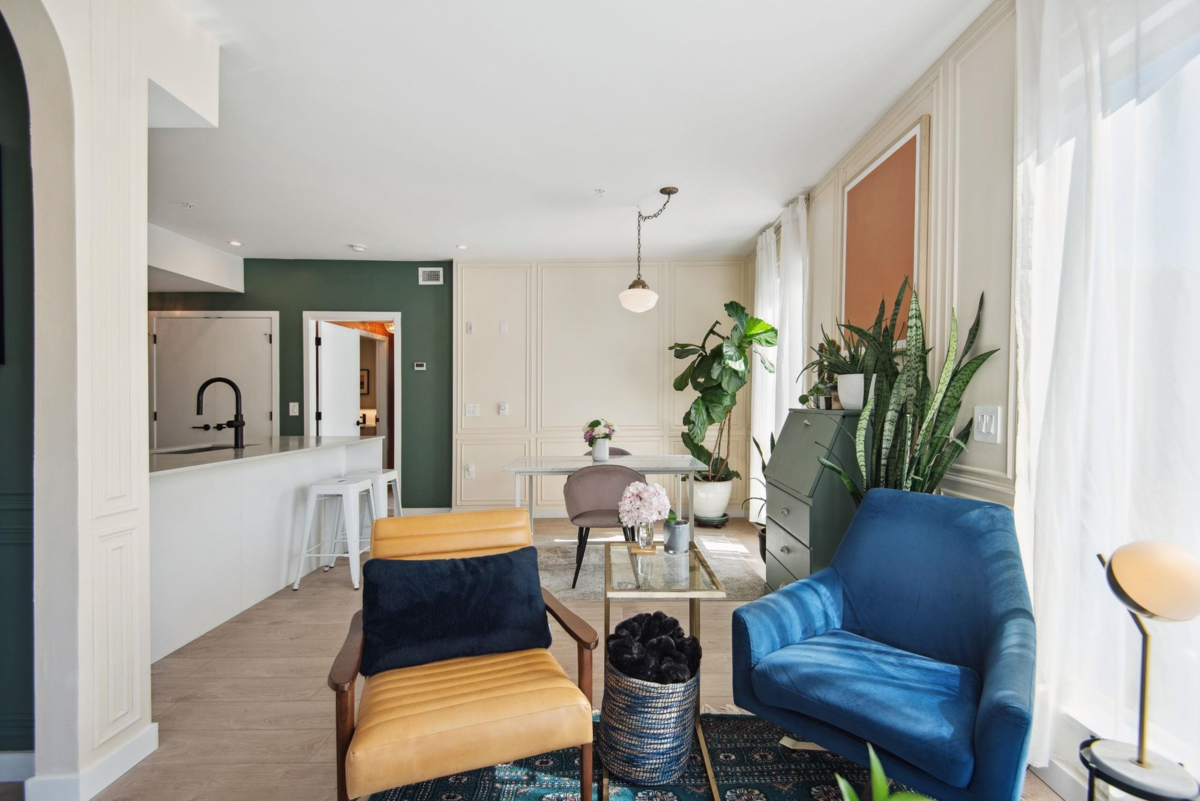 Dining Area Photo of 321 2520 Guelph Street, Vancouver, BC
