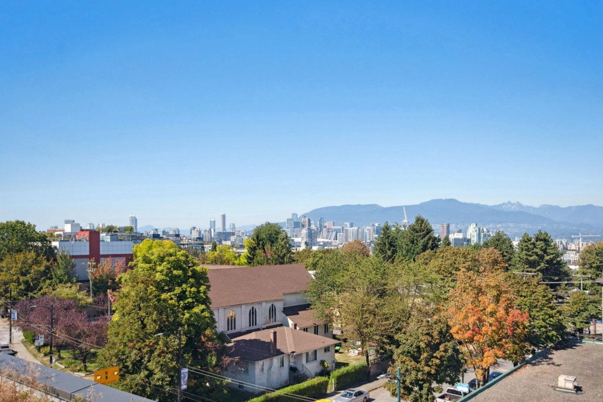 Front Yard Photo of 321 2520 Guelph Street, Vancouver, BC