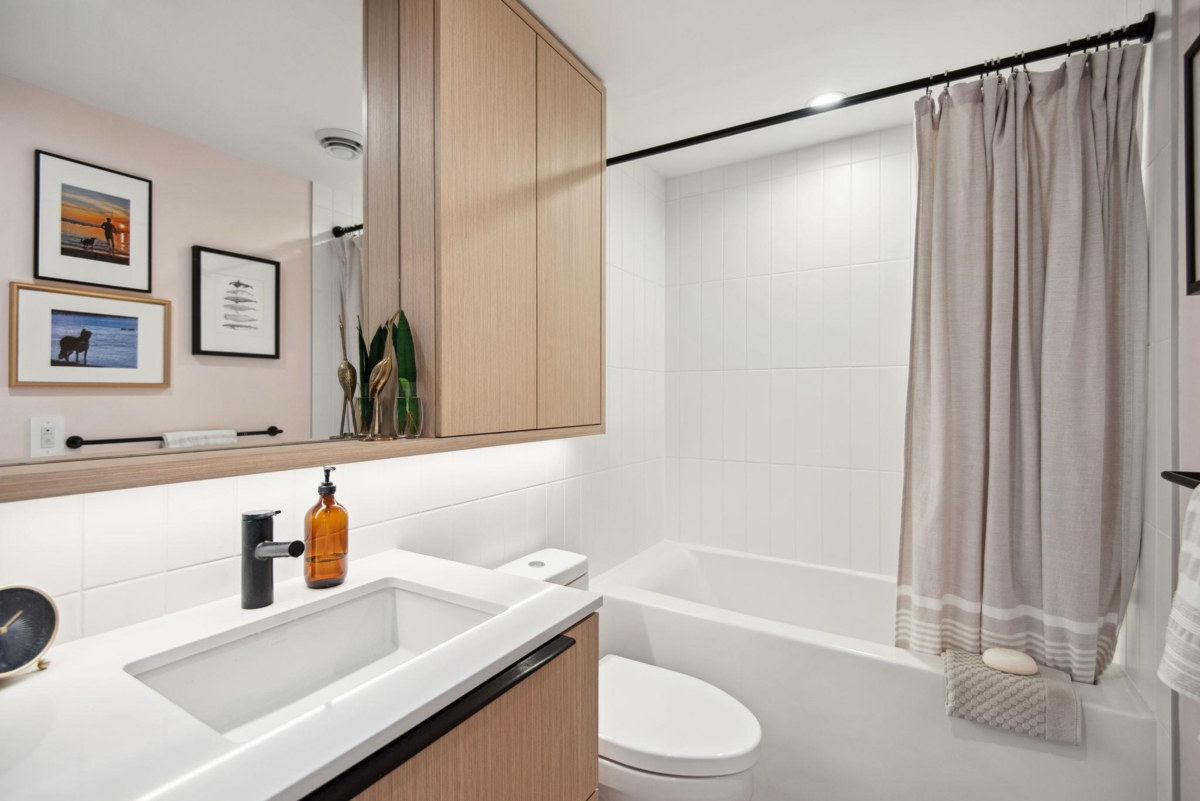 Mudroom Photo of 321 2520 Guelph Street, Vancouver, BC