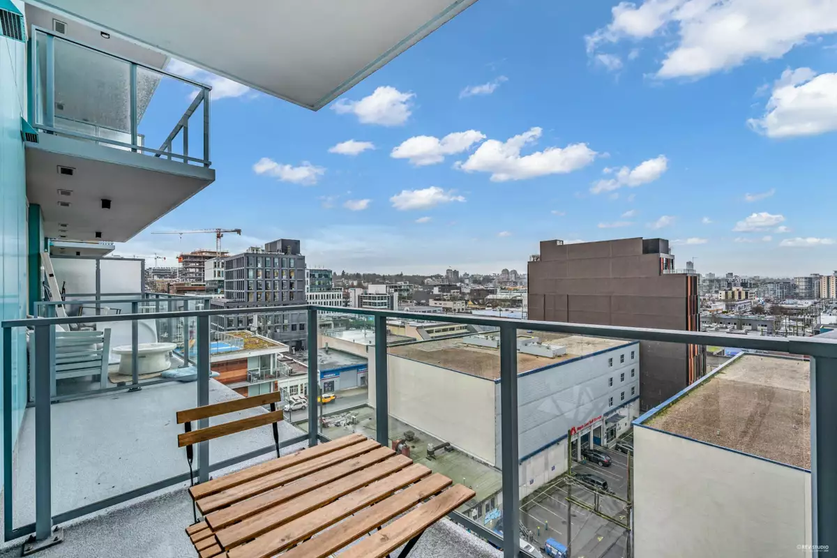 Entry Foyer Photo of 1021 180 E 2nd Avenue, Vancouver, BC