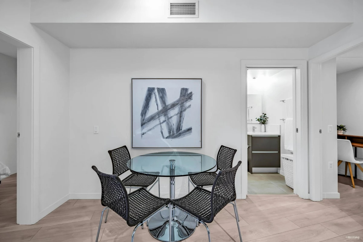 Kitchen Island Photo of 1021 180 E 2nd Avenue, Vancouver, BC