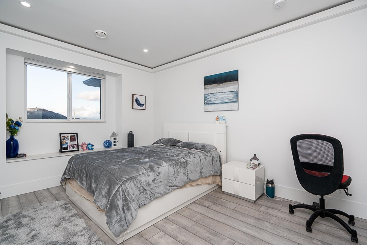 Backyard Photo of 14517 72 Avenue, Surrey, BC